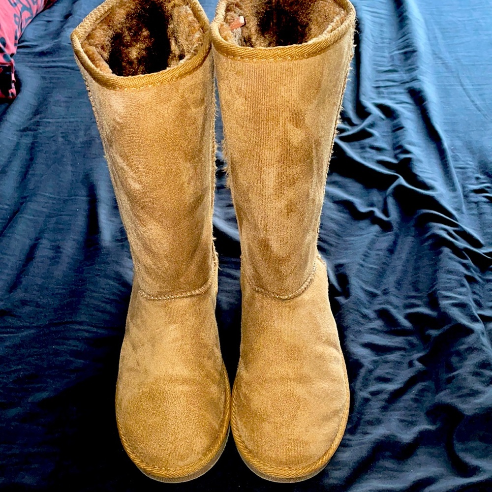 Fur boots